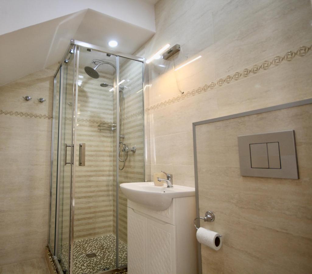 Romantic Lux Vivaldi Suite Svobode Avenue 39 Leópolis Exterior foto