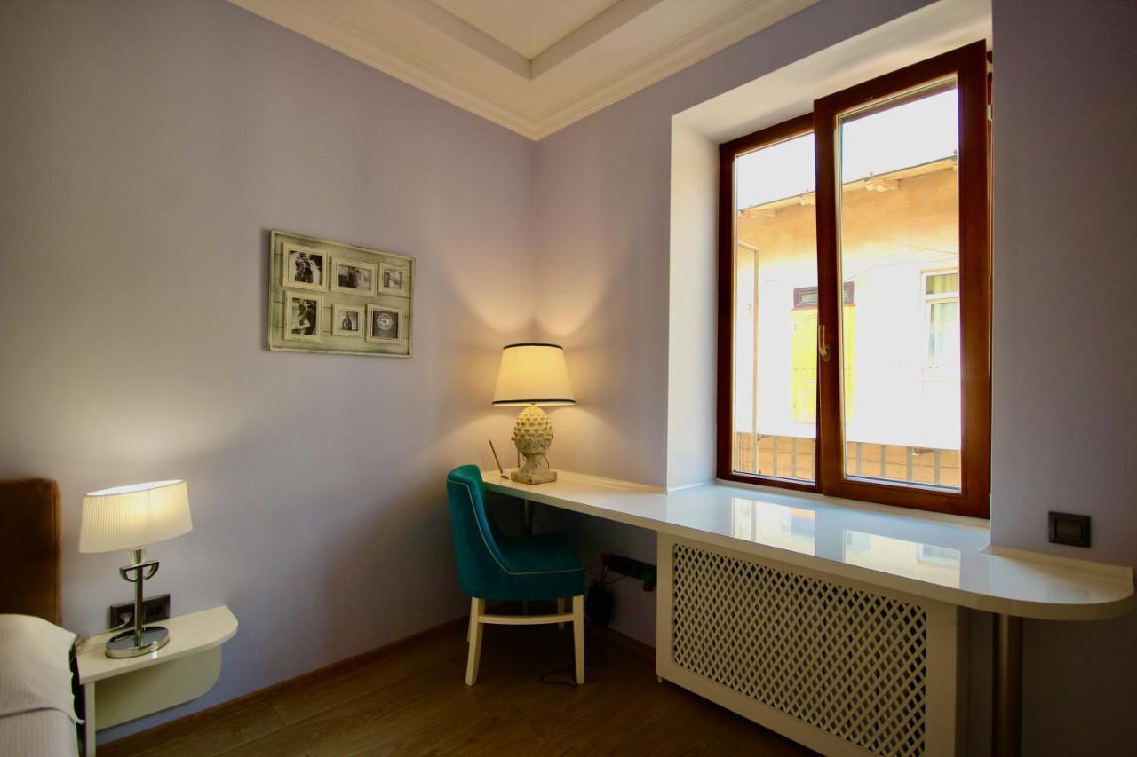 Romantic Lux Vivaldi Suite Svobode Avenue 39 Leópolis Exterior foto