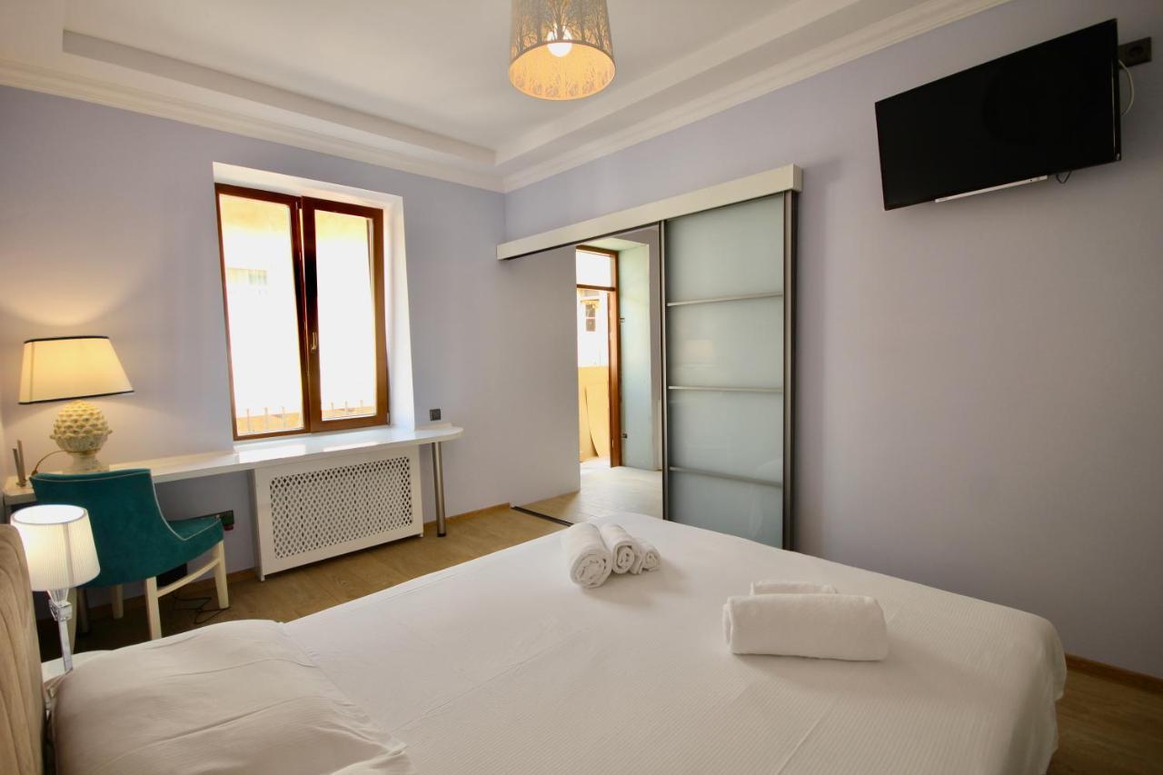 Romantic Lux Vivaldi Suite Svobode Avenue 39 Leópolis Exterior foto