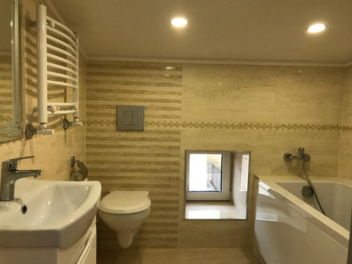 Romantic Lux Vivaldi Suite Svobode Avenue 39 Leópolis Exterior foto